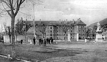 Les 'casernes vieilles', aujourd'hui centre Desmichels