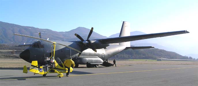 Transall 61-ZY de l'arm�e de l'air et autogyre de Bartair, Gap-Tallard LFNA, janvier 2007