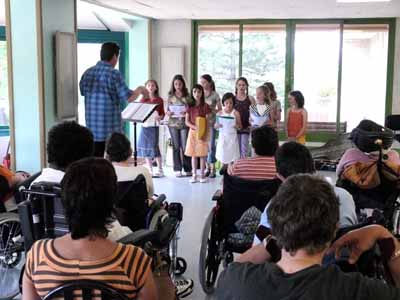 Les Petits chanteurs de Gap au foyer Albert Borel (APF), juin 2007